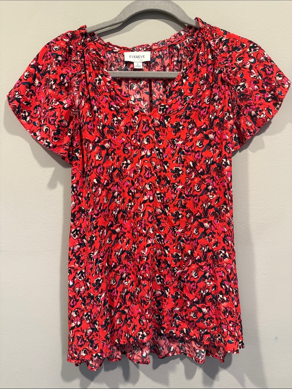 Evereve Red Floral Scoop Neck Flutter Sleeve Top